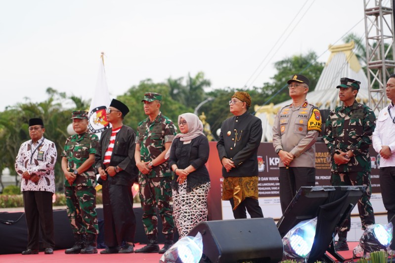 2_PangdamMayjenTNIRudySaladinAjakSemuaPihakJagaKetertiban_copy_800x533