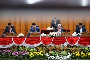 RapatParipurnaPenetapanNotaKesepakatanantaraPemkotSurabayade((8)_copy_800x533