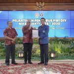 PWI Pusat Anugerahkan Anggota Kehormatan kepada Sultan HB X